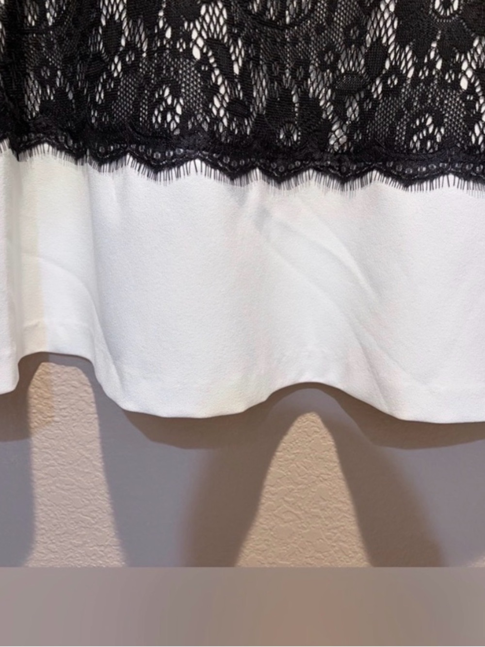 Saks Fifth Avenue Stunning White Dress with Black Lace Overlay -Sz 2 - Picture 7 of 8